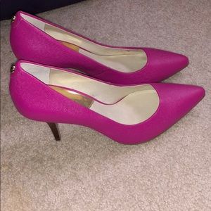 Michael Michael Kors size 7 pink shoe